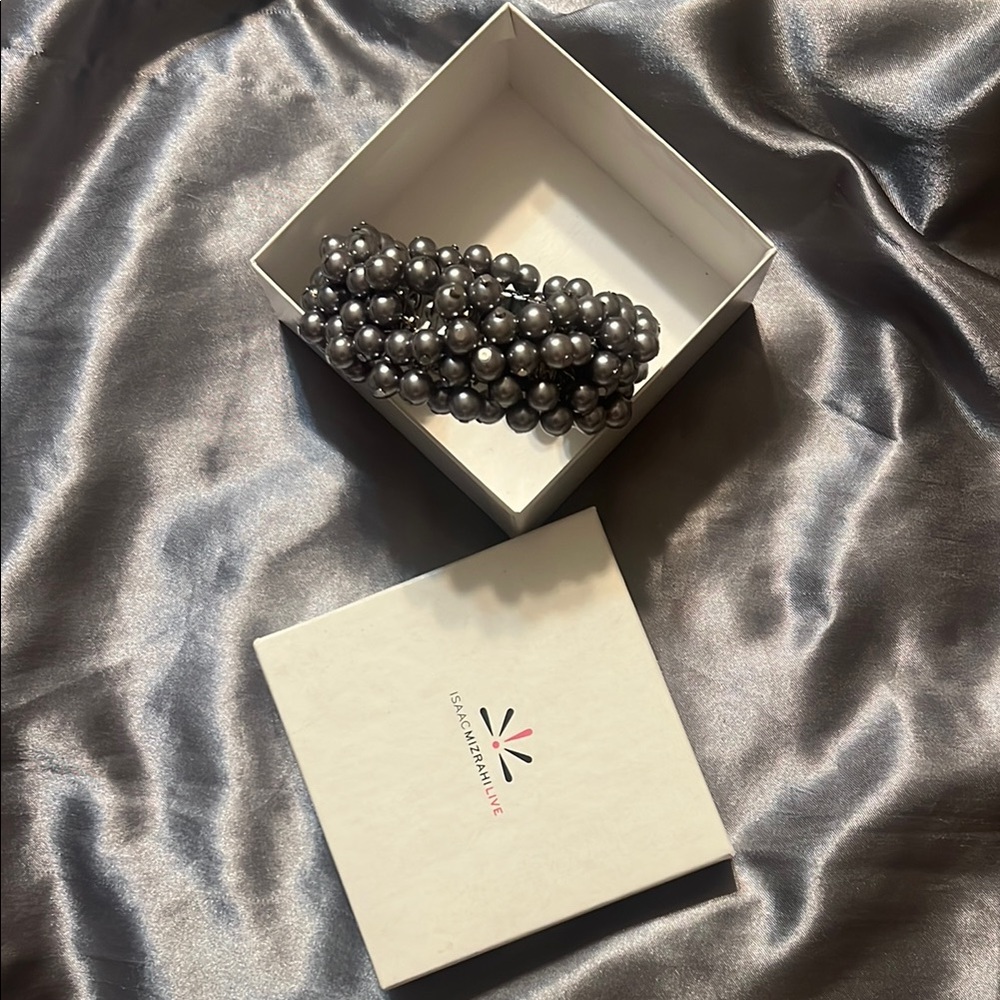 Isaac Mizrahi Gray Pearl Bracelet